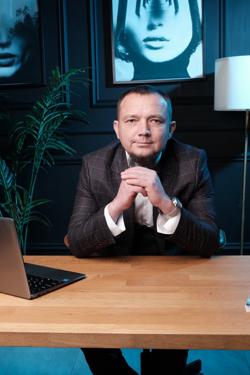 Директор по строительству